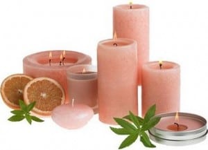 Velas aromáticas de color rosa y pomelo Velas aromáticas de color rosa y pomelo