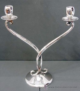 candelabro de metal plata