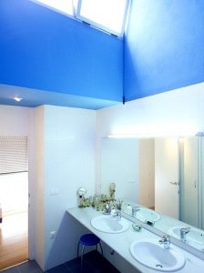 Decoración e iluminación de baños.