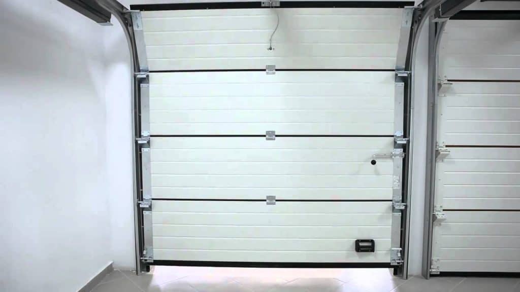 Precausiones de seguridad con la puerta automática del garage