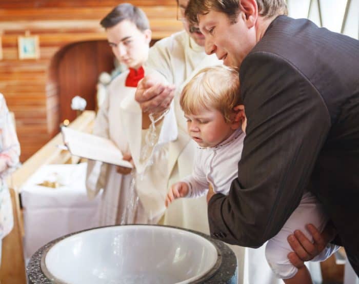 la ceremonia religiosa del bautismo